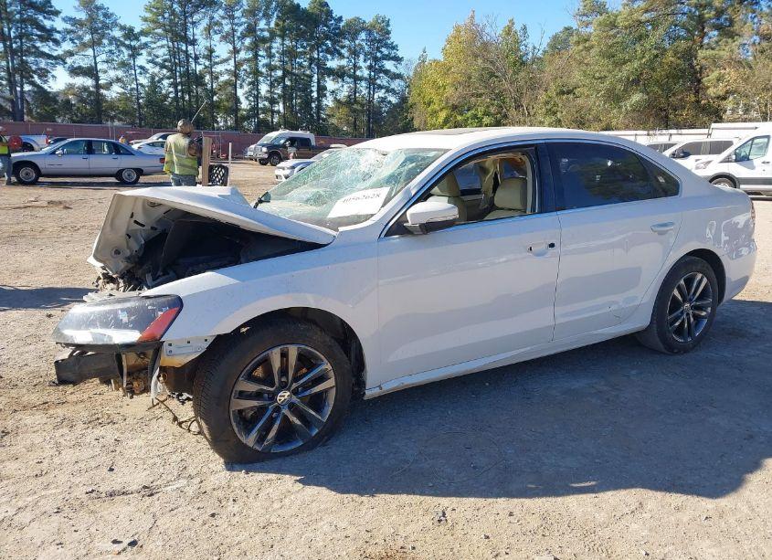 Photo 2 of 2013 Volkswagen Passat 2.0L TDI SE (VIN 1VWBN7A37DC117071)