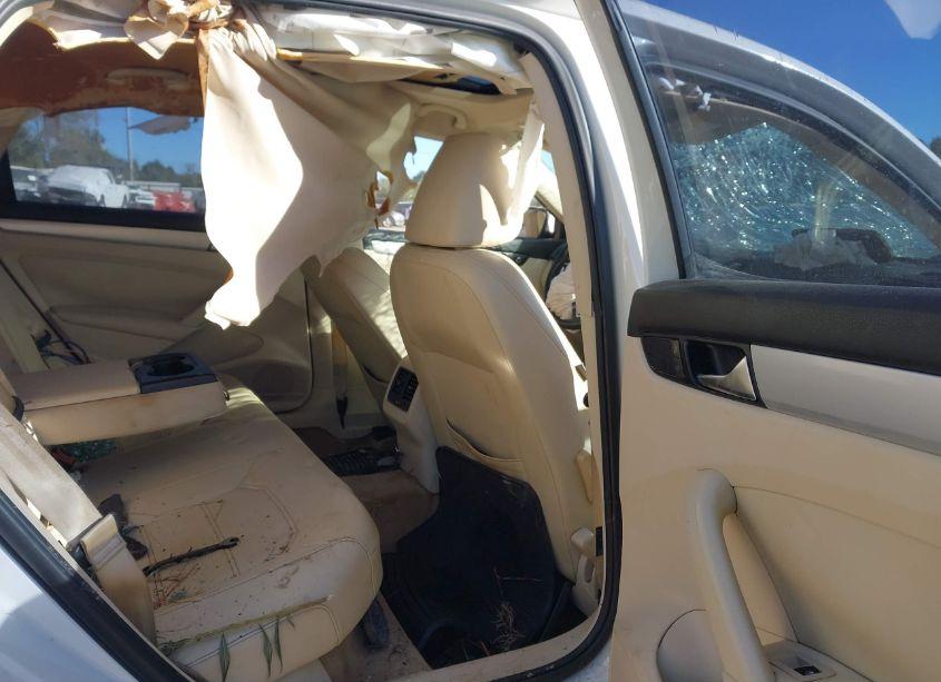 Photo 8 of 2013 Volkswagen Passat 2.0L TDI SE (VIN 1VWBN7A37DC117071)