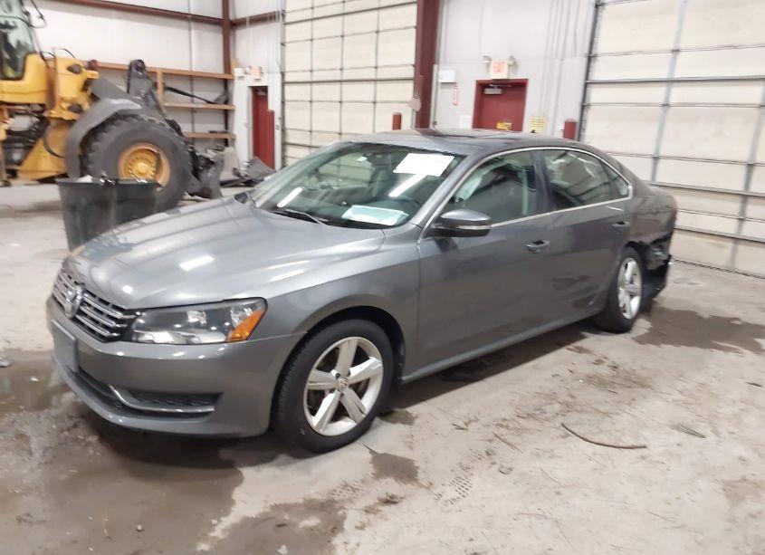 Photo 2 of 2013 Volkswagen Passat 2.0L TDI SE (VIN 1VWBN7A38DC081083)
