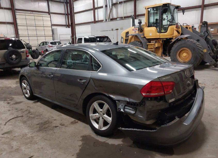 Photo 3 of 2013 Volkswagen Passat 2.0L TDI SE (VIN 1VWBN7A38DC081083)