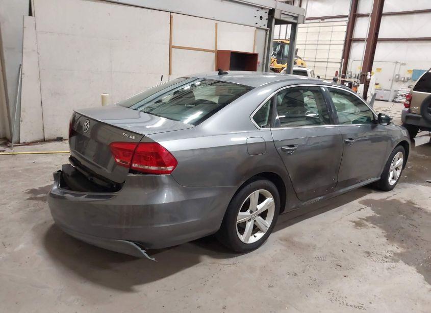 Photo 4 of 2013 Volkswagen Passat 2.0L TDI SE (VIN 1VWBN7A38DC081083)