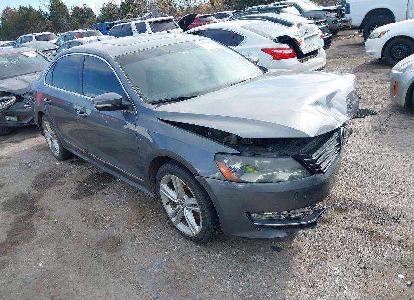 2013 Volkswagen Passat 2.0L TDI SE (VIN 1VWBN7A38DC112493) main photo