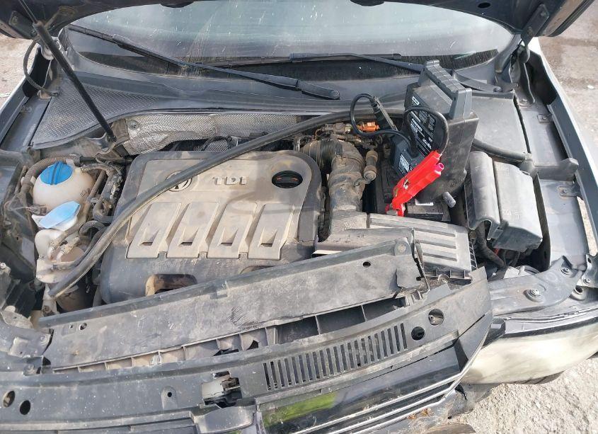Photo 10 of 2013 Volkswagen Passat 2.0L TDI SE (VIN 1VWBN7A38DC112493)