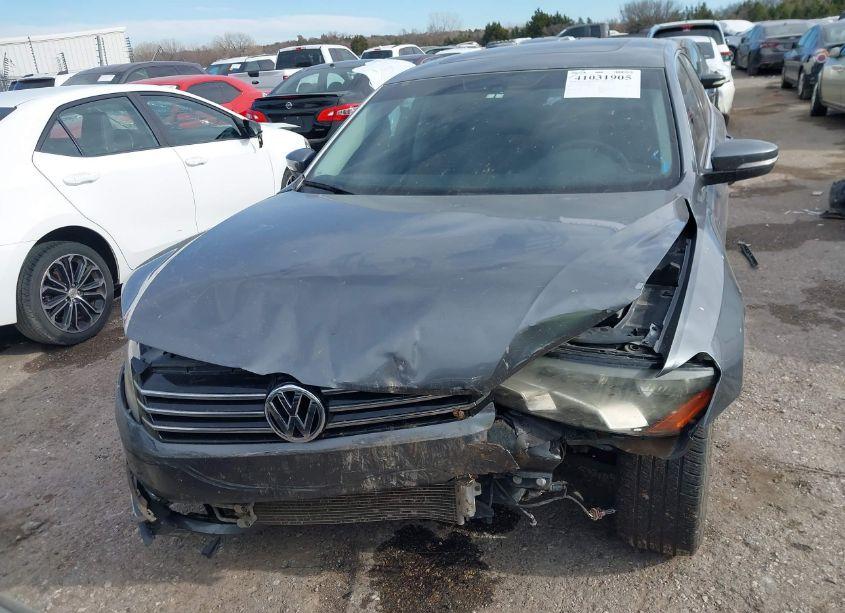 Photo 12 of 2013 Volkswagen Passat 2.0L TDI SE (VIN 1VWBN7A38DC112493)