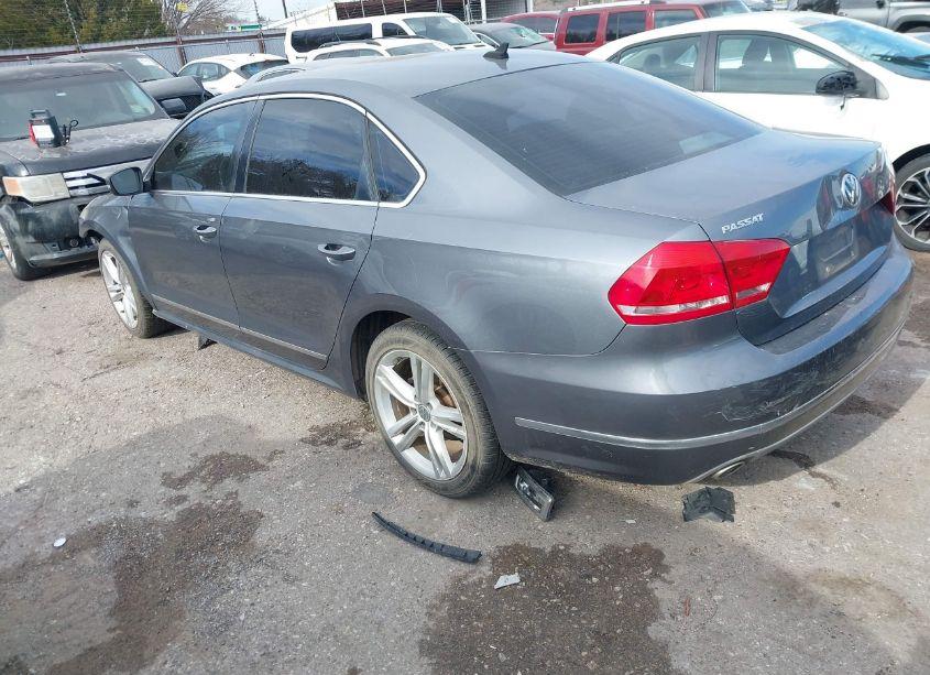Photo 3 of 2013 Volkswagen Passat 2.0L TDI SE (VIN 1VWBN7A38DC112493)