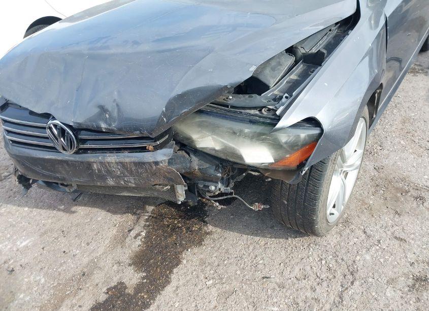 Photo 6 of 2013 Volkswagen Passat 2.0L TDI SE (VIN 1VWBN7A38DC112493)