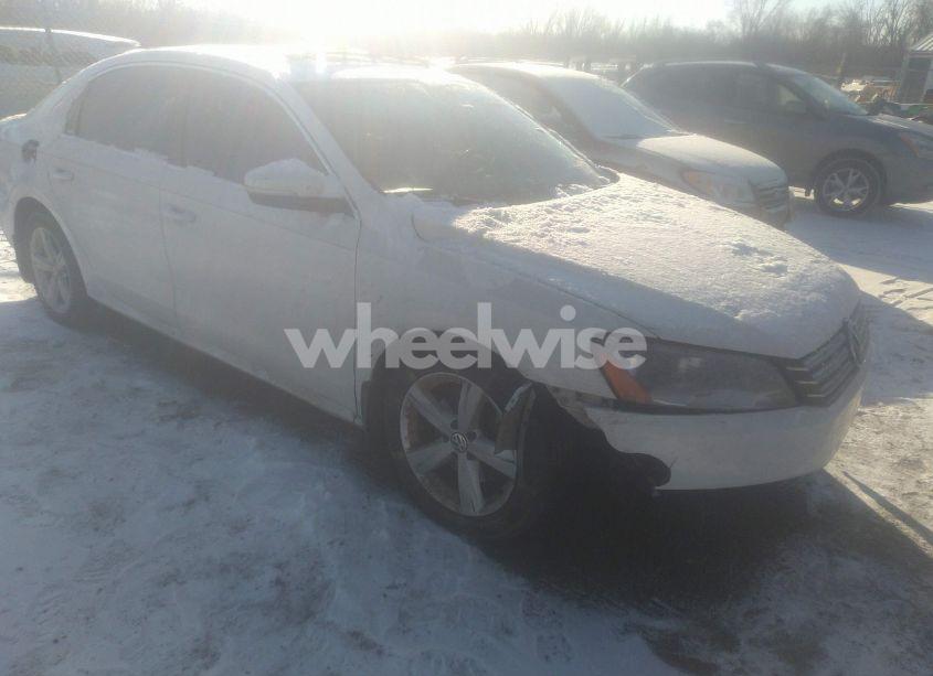 2013 Volkswagen Passat 2.0L TDI SE (VIN 1VWBN7A38DC123364) main photo