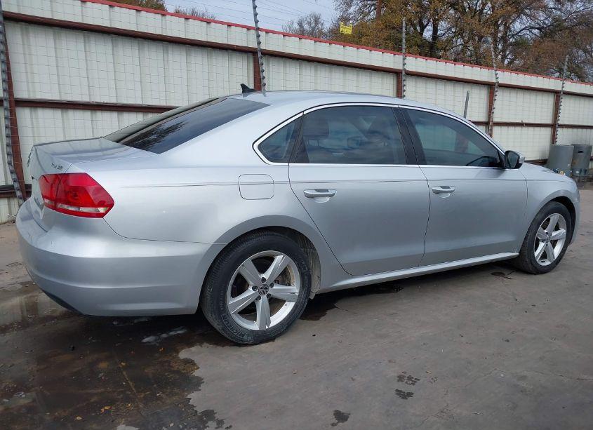 Photo 14 of 2013 Volkswagen Passat 2.0L TDI SE (VIN 1VWBN7A38DC150578)