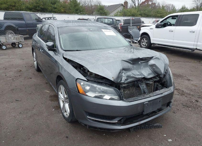 2014 Volkswagen Passat 2.0L TDI SE (VIN 1VWBN7A38EC026571) main photo