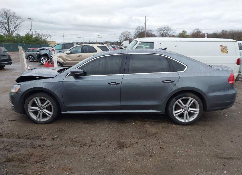 Photo 14 of 2014 Volkswagen Passat 2.0L TDI SE (VIN 1VWBN7A38EC026571)