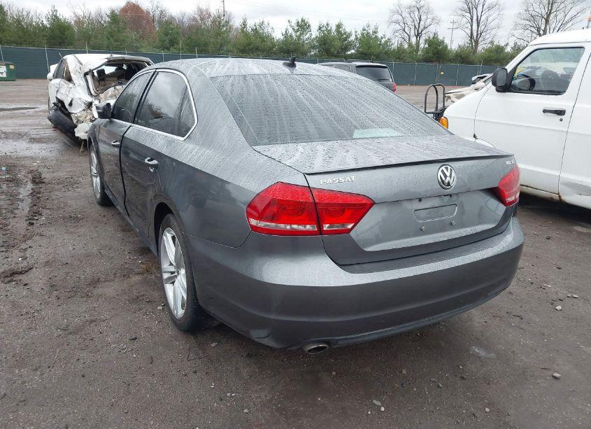 Photo 3 of 2014 Volkswagen Passat 2.0L TDI SE (VIN 1VWBN7A38EC026571)