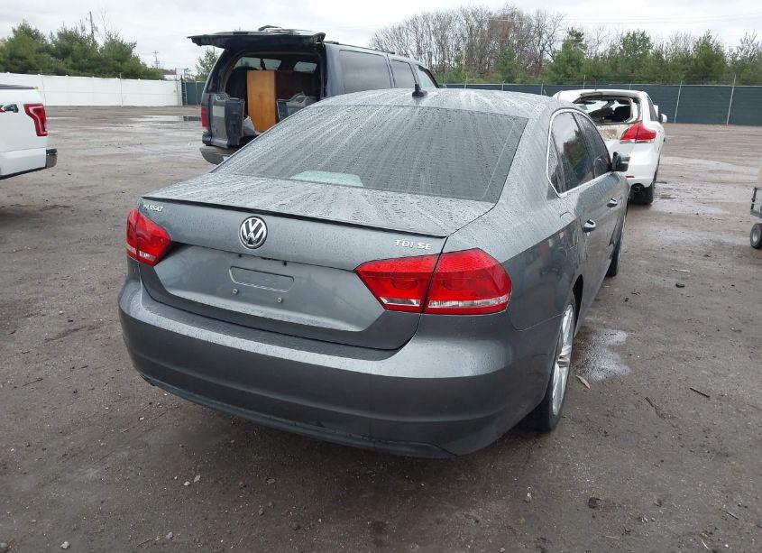 Photo 4 of 2014 Volkswagen Passat 2.0L TDI SE (VIN 1VWBN7A38EC026571)