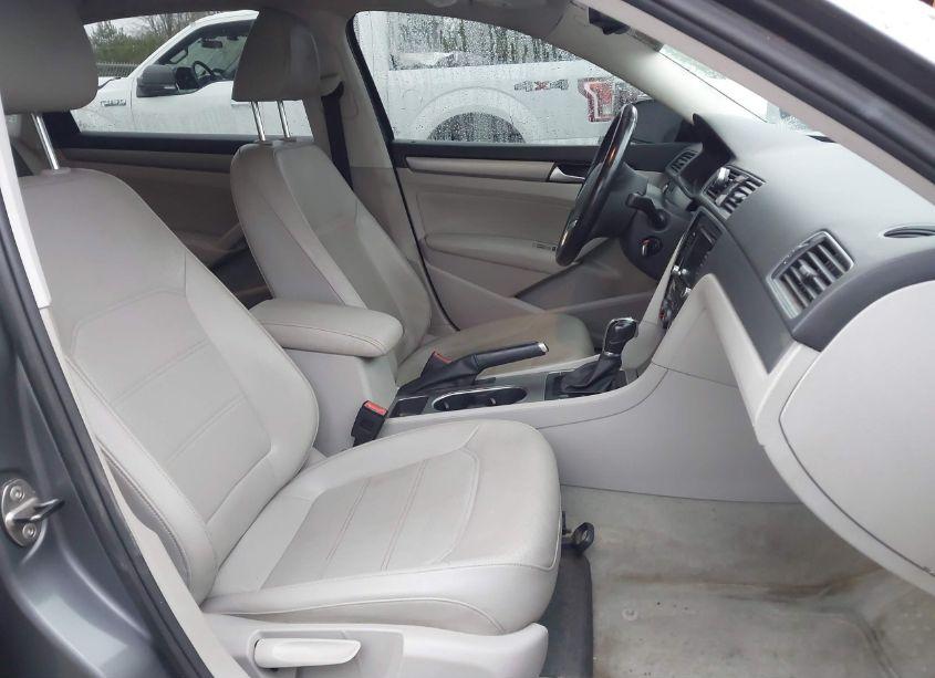 Photo 5 of 2014 Volkswagen Passat 2.0L TDI SE (VIN 1VWBN7A38EC026571)