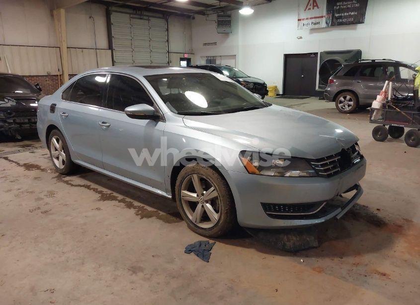2012 Volkswagen Passat 2.0L TDI SE (VIN 1VWBN7A39CC102733) main photo