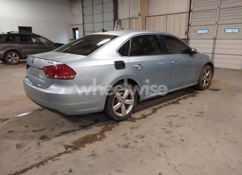 Photo 4 of 2012 Volkswagen Passat 2.0L TDI SE (VIN 1VWBN7A39CC102733)