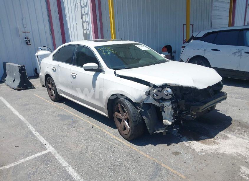 2013 Volkswagen Passat 2.0L TDI SE (VIN 1VWBN7A39DC037917) main photo