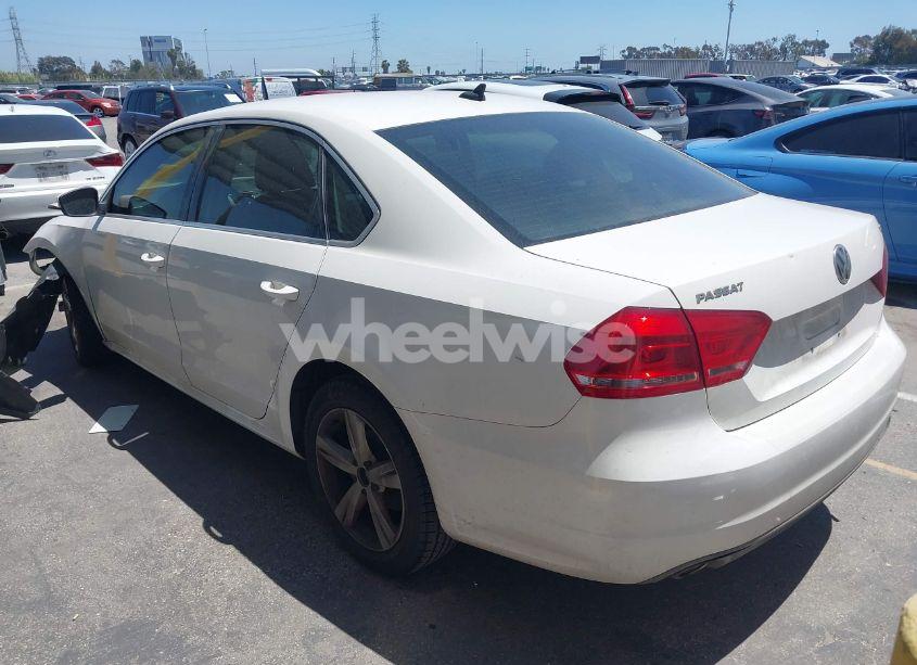 Photo 3 of 2013 Volkswagen Passat 2.0L TDI SE (VIN 1VWBN7A39DC037917)