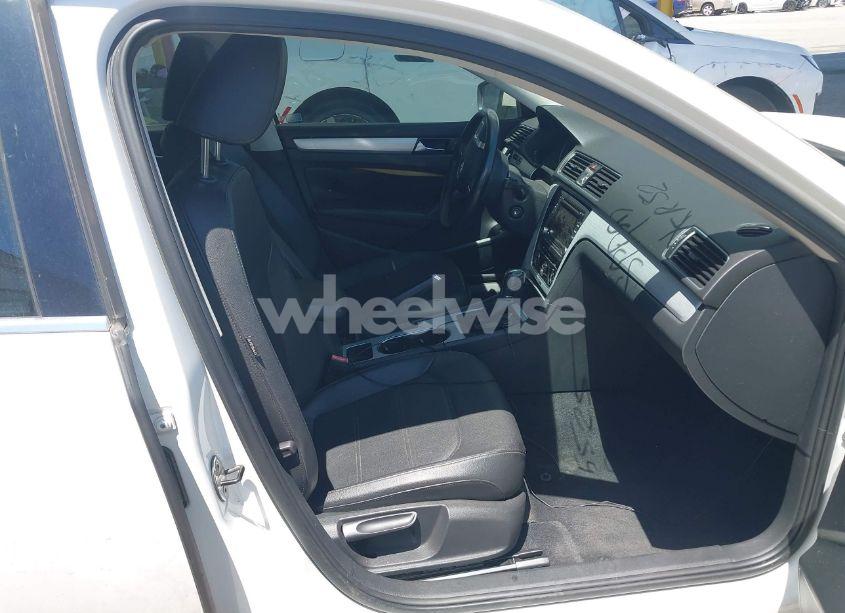 Photo 5 of 2013 Volkswagen Passat 2.0L TDI SE (VIN 1VWBN7A39DC037917)