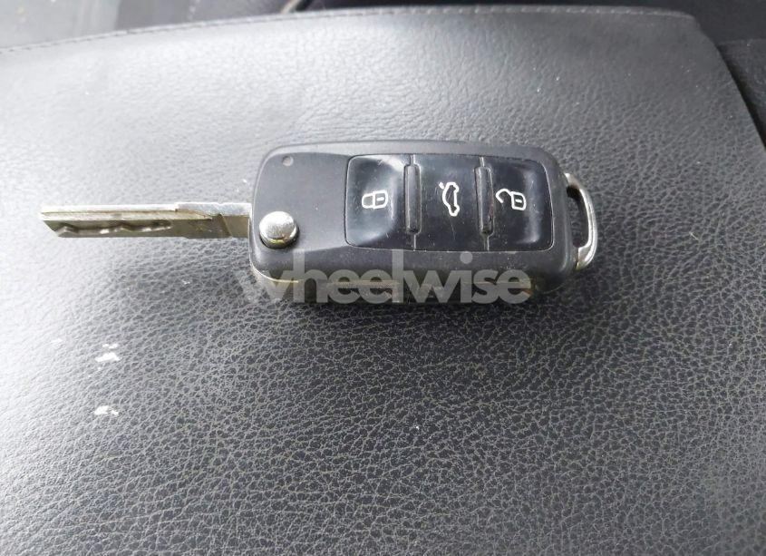 Photo 11 of 2013 Volkswagen Passat 2.0L TDI SE (VIN 1VWBN7A39DC055107)