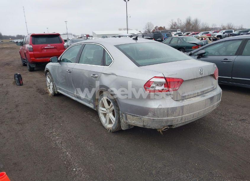 Photo 3 of 2013 Volkswagen Passat 2.0L TDI SE (VIN 1VWBN7A39DC055107)
