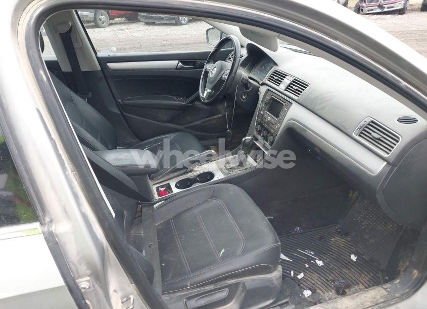 Photo 5 of 2013 Volkswagen Passat 2.0L TDI SE (VIN 1VWBN7A39DC055107)