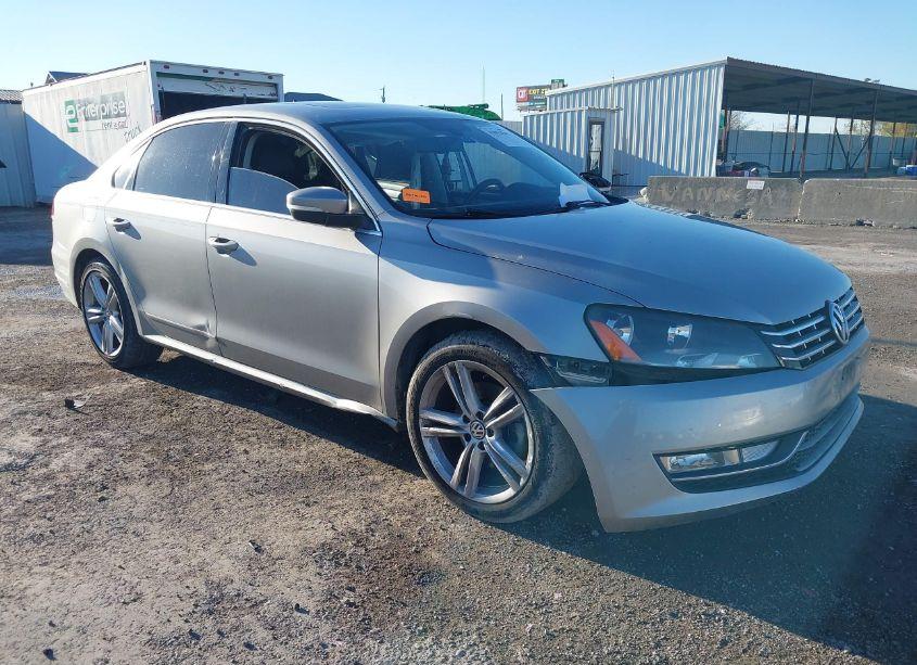 2013 Volkswagen Passat 2.0L TDI SE (VIN 1VWBN7A39DC093808) main photo