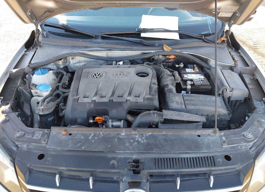 Photo 10 of 2013 Volkswagen Passat 2.0L TDI SE (VIN 1VWBN7A39DC093808)