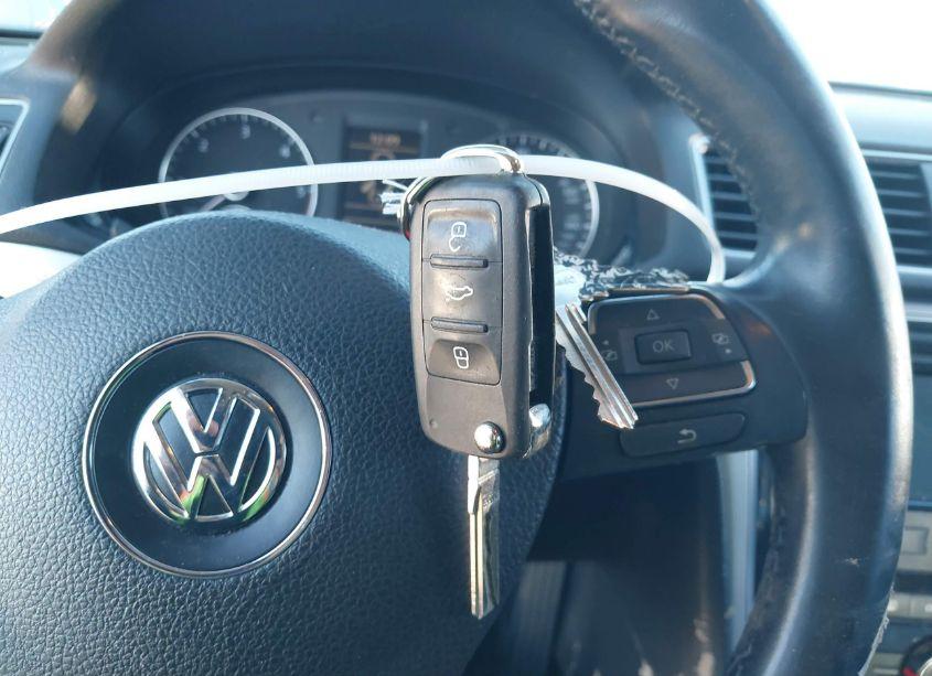 Photo 11 of 2013 Volkswagen Passat 2.0L TDI SE (VIN 1VWBN7A39DC093808)