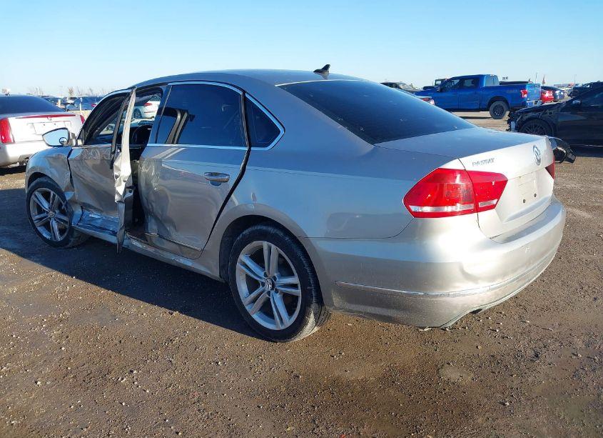 Photo 3 of 2013 Volkswagen Passat 2.0L TDI SE (VIN 1VWBN7A39DC093808)