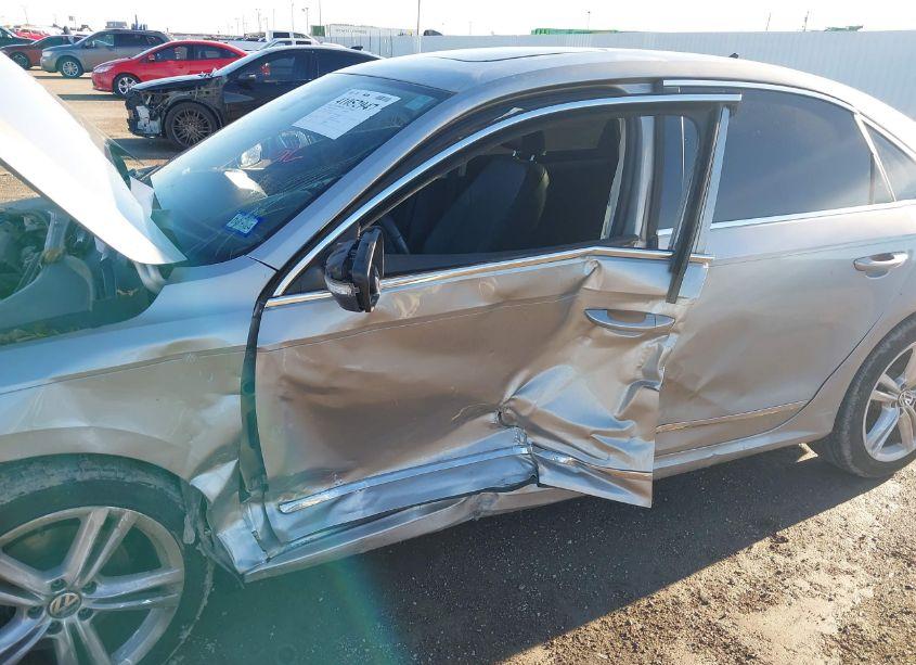 Photo 6 of 2013 Volkswagen Passat 2.0L TDI SE (VIN 1VWBN7A39DC093808)