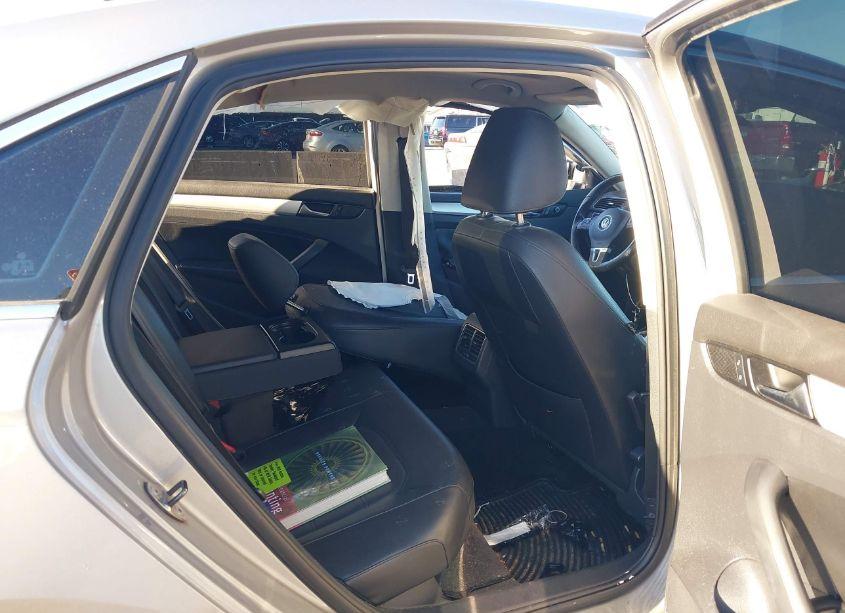 Photo 8 of 2013 Volkswagen Passat 2.0L TDI SE (VIN 1VWBN7A39DC093808)