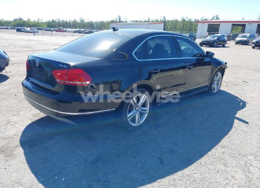 Photo 4 of 2012 Volkswagen Passat 2.0L TDI SE (VIN 1VWBN7A3XCC086400)