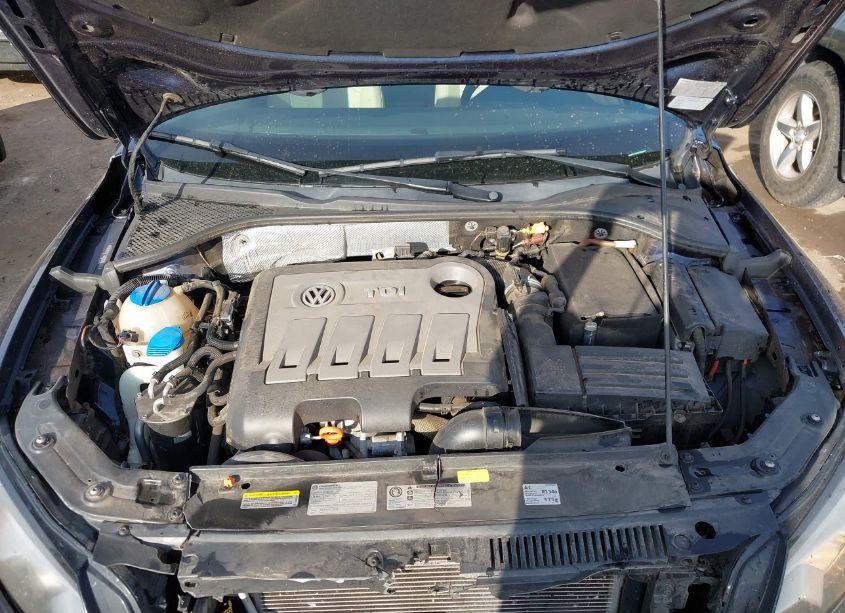 Photo 10 of 2013 Volkswagen Passat 2.0L TDI SE (VIN 1VWBN7A3XDC053057)