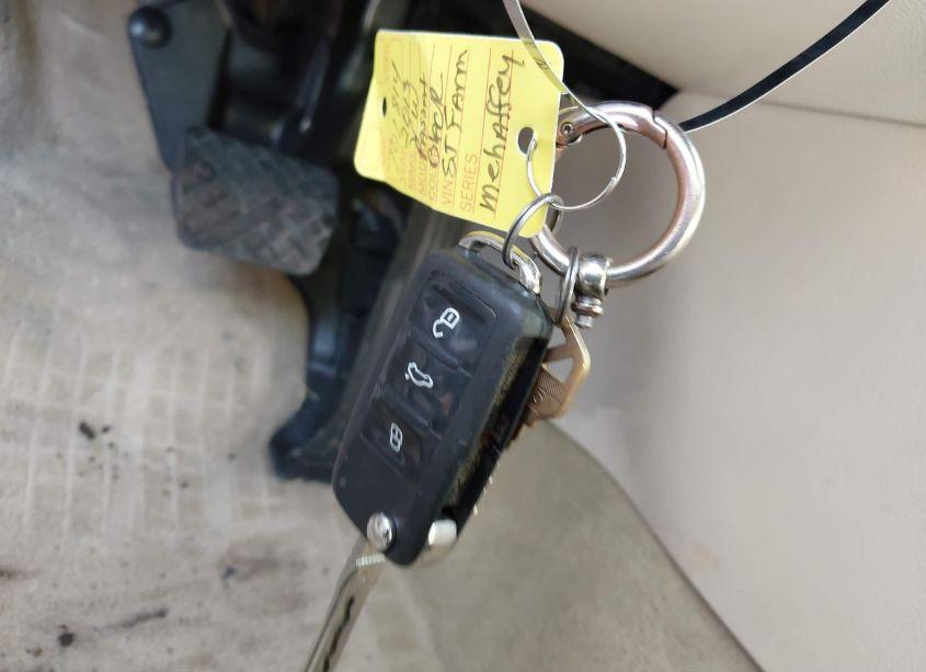 Photo 11 of 2013 Volkswagen Passat 2.0L TDI SE (VIN 1VWBN7A3XDC053057)