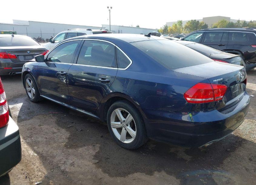 Photo 3 of 2013 Volkswagen Passat 2.0L TDI SE (VIN 1VWBN7A3XDC053057)