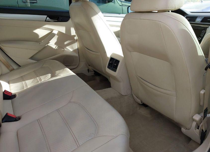Photo 8 of 2013 Volkswagen Passat 2.0L TDI SE (VIN 1VWBN7A3XDC053057)