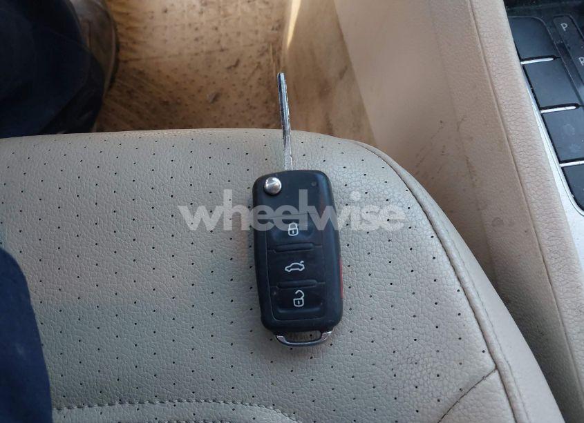 Photo 11 of 2013 Volkswagen Passat 2.0L TDI SE (VIN 1VWBN7A3XDC083546)