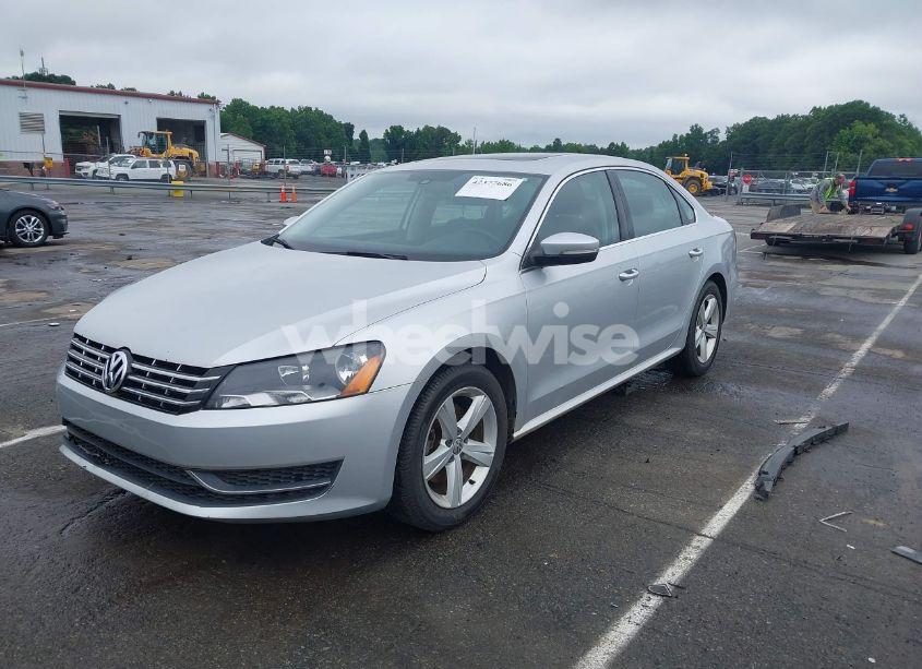 Photo 2 of 2013 Volkswagen Passat 2.0L TDI SE (VIN 1VWBN7A3XDC120658)