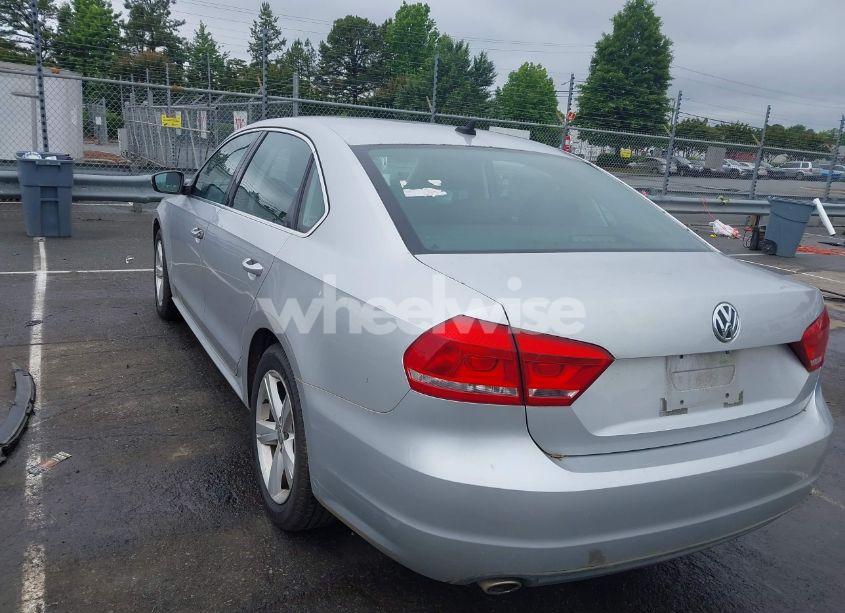 Photo 3 of 2013 Volkswagen Passat 2.0L TDI SE (VIN 1VWBN7A3XDC120658)