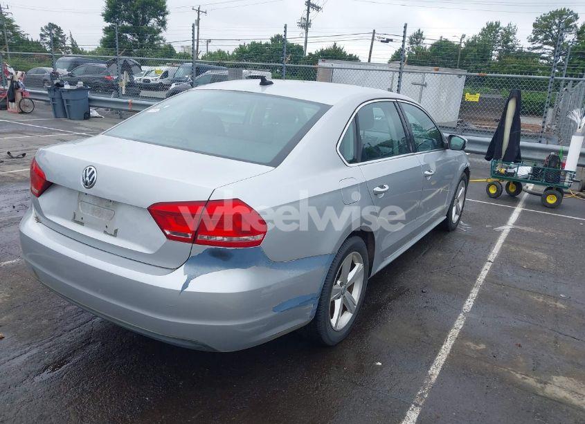Photo 4 of 2013 Volkswagen Passat 2.0L TDI SE (VIN 1VWBN7A3XDC120658)