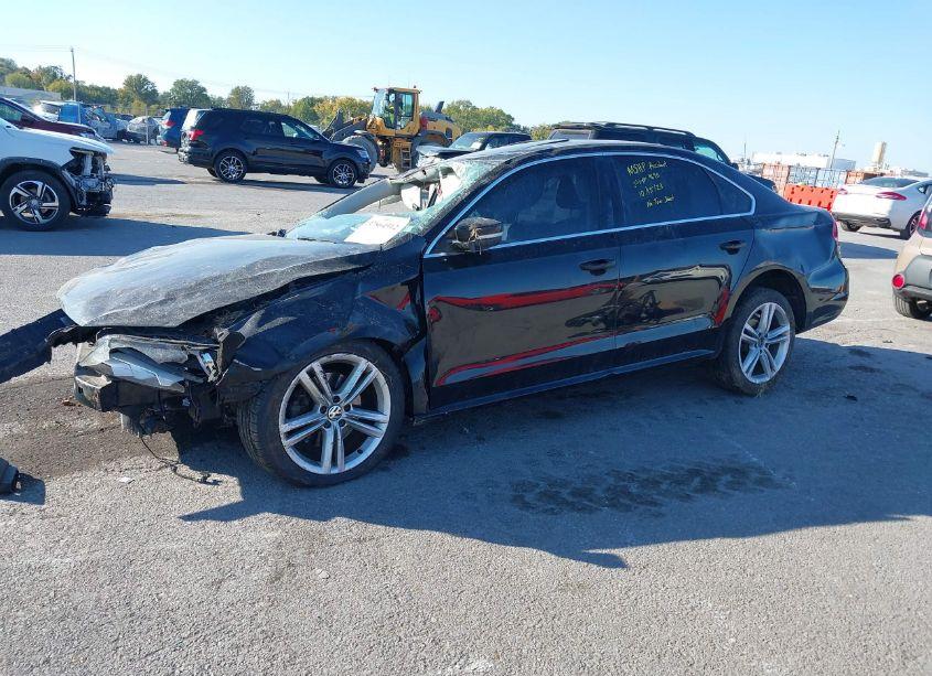 Photo 2 of 2014 Volkswagen Passat 2.0L TDI SE (VIN 1VWBN7A3XEC058874)