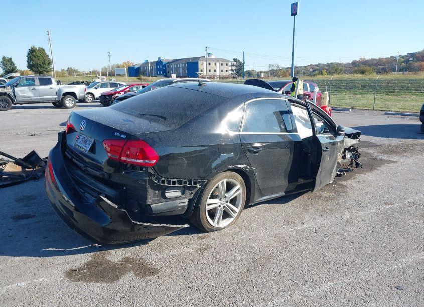 Photo 4 of 2014 Volkswagen Passat 2.0L TDI SE (VIN 1VWBN7A3XEC058874)