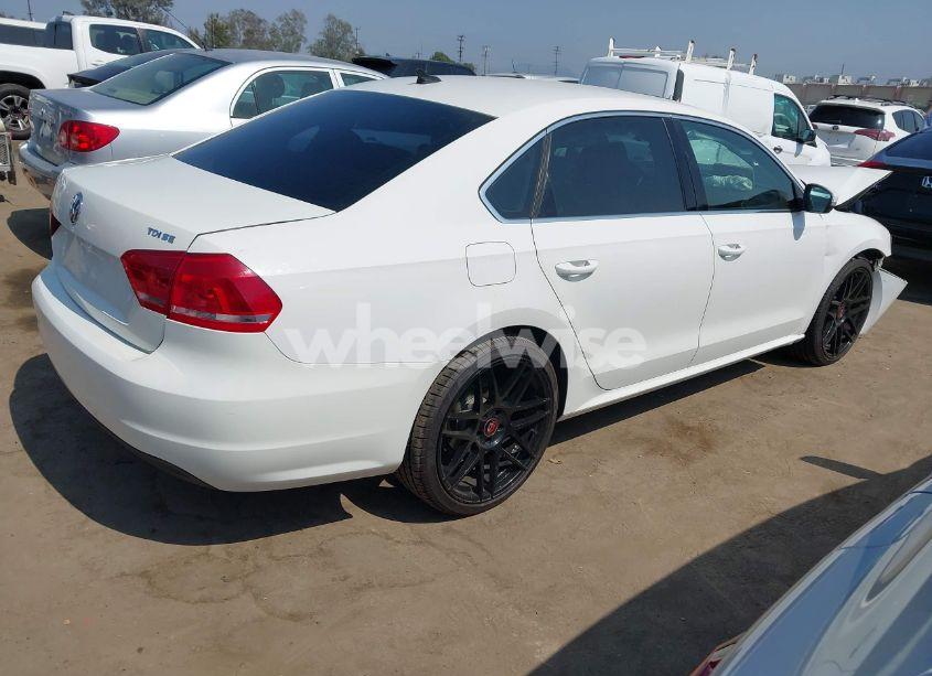 Photo 4 of 2014 Volkswagen Passat 2.0L TDI SE (VIN 1VWBN7A3XEC068708)