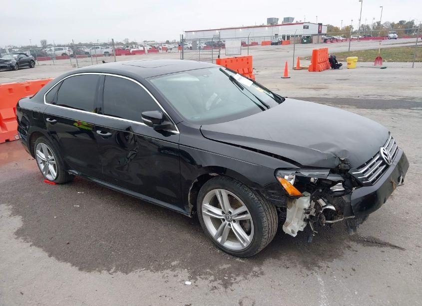 2014 Volkswagen Passat 2.0L TDI SE (VIN 1VWBN7A3XEC086819) main photo