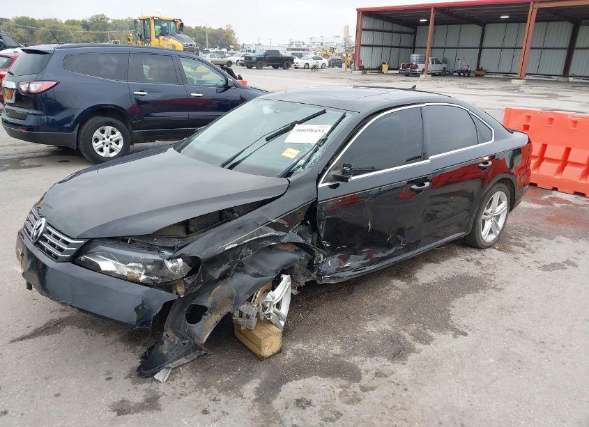 Photo 2 of 2014 Volkswagen Passat 2.0L TDI SE (VIN 1VWBN7A3XEC086819)