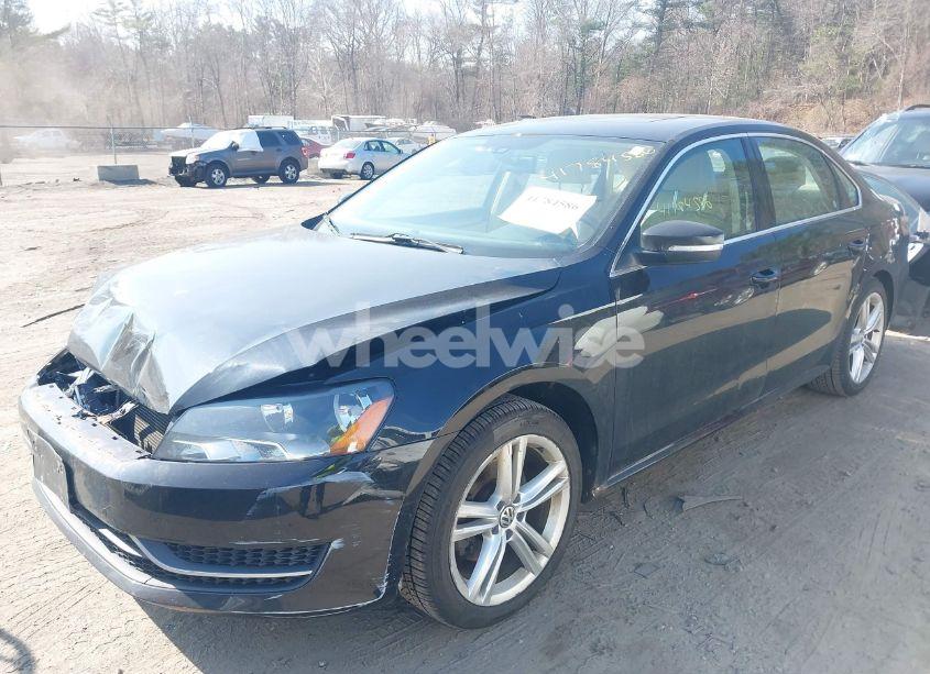 Photo 2 of 2014 Volkswagen Passat 2.0L TDI SE (VIN 1VWBN7A3XEC093110)