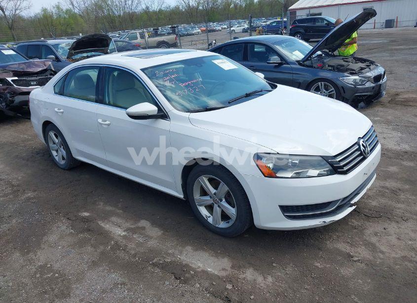2012 Volkswagen Passat 2.5L SE (VIN 1VWBP7A30CC017600) main photo