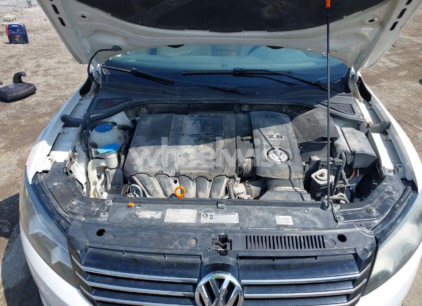 Photo 10 of 2012 Volkswagen Passat 2.5L SE (VIN 1VWBP7A30CC017600)
