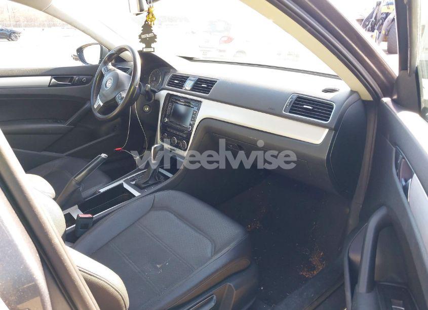 Photo 5 of 2012 Volkswagen Passat 2.5L SE (VIN 1VWBP7A30CC029066)