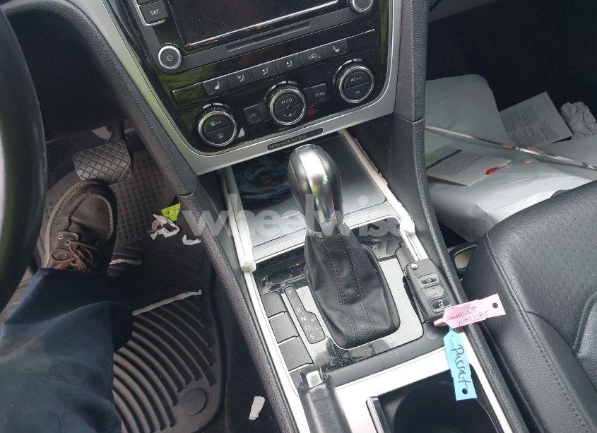 Photo 11 of 2012 Volkswagen Passat 2.5L SE (VIN 1VWBP7A30CC029505)